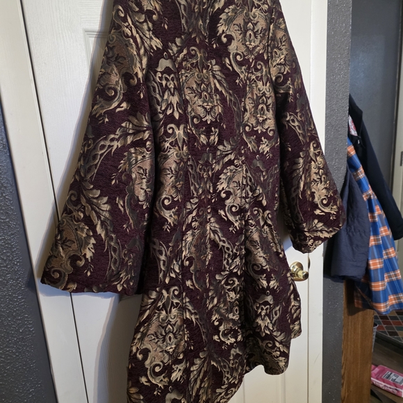 Spirit Brocade Jacket in Deep Red and Gold - Picture 3 of 5